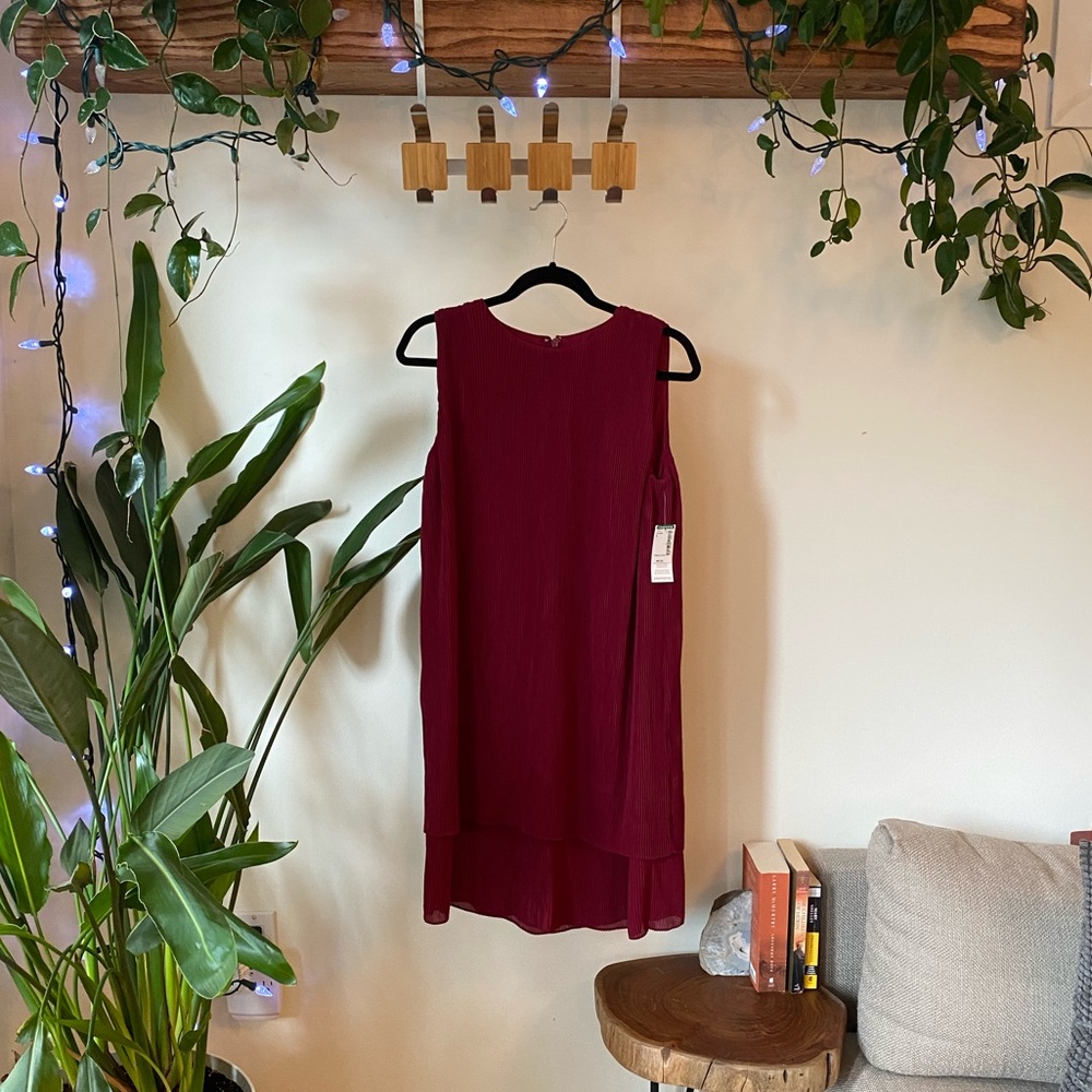 NWT Simons Red Dress, Size 6